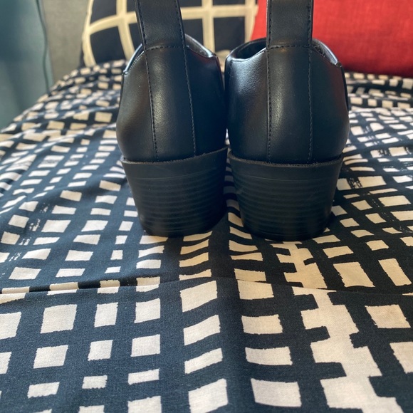 Booties Divided - Picture 3 of 5